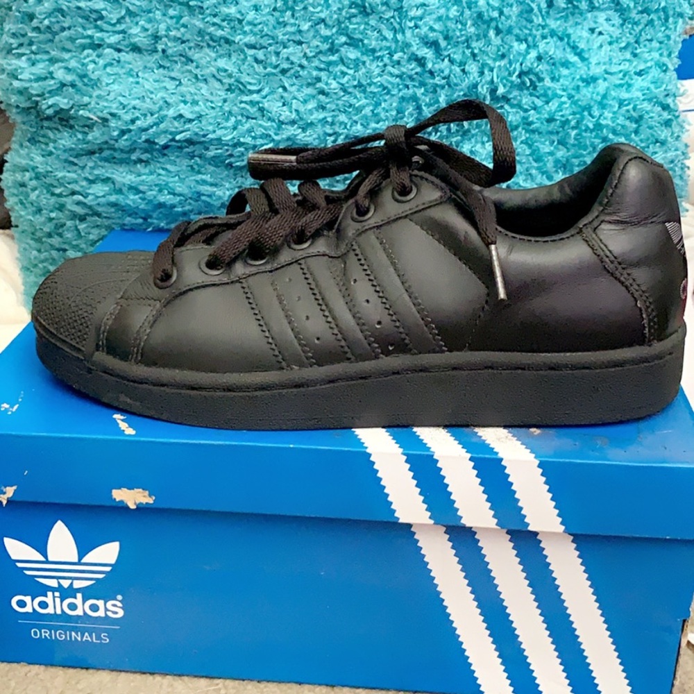 Adidas tennis shoes